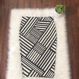 Kardashian Kollection black and white pencil skirt